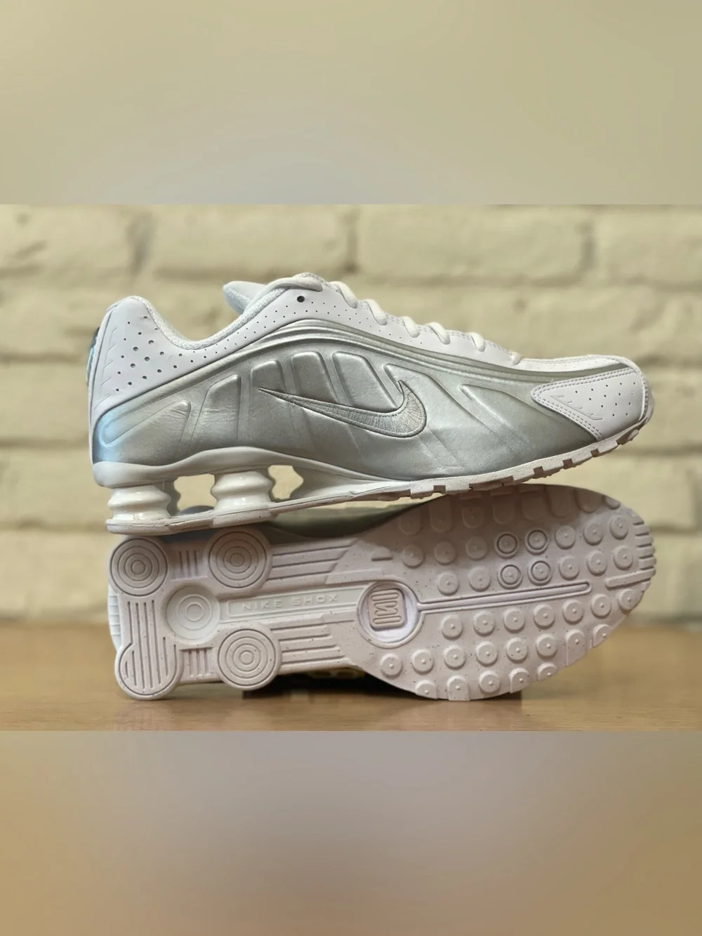 Nike Shox R4 White Metallic Silver Shoes HQ1988-101 Men Sizes Retro Running